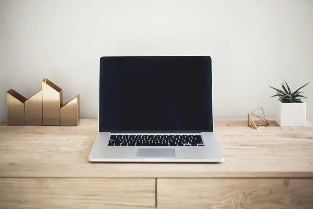 unsplash_1SAnrIxw5OY_laptop.webp